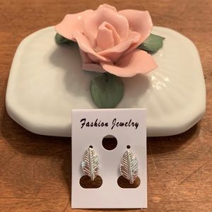 Fashion Earrings - Silver Leaves